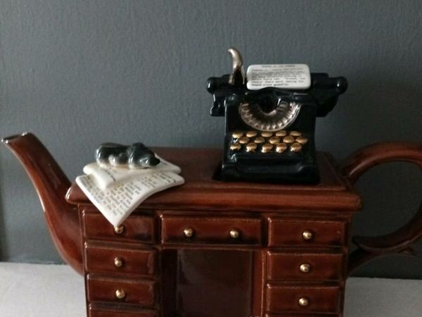 Paul Cardew Mystery Writer's Desk Teapot