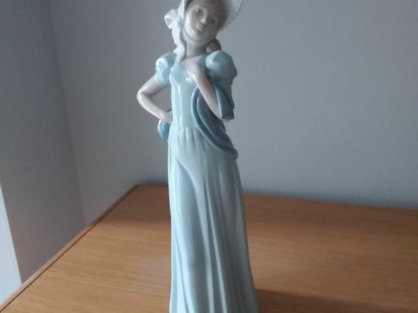Nao by Lladro - Tall Genteel Lady