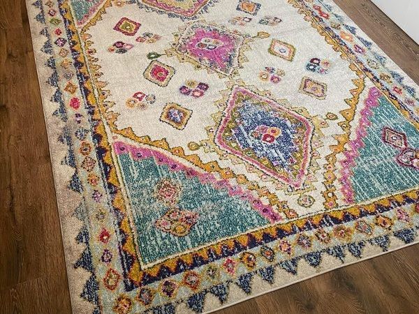 Lovely bright, sunny colourful wool woven Turkish Rug