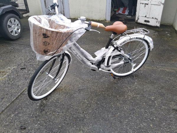 BRAND NEW LADY'S BICYCLE NEVER USED.