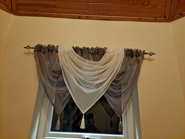 Curtain pole