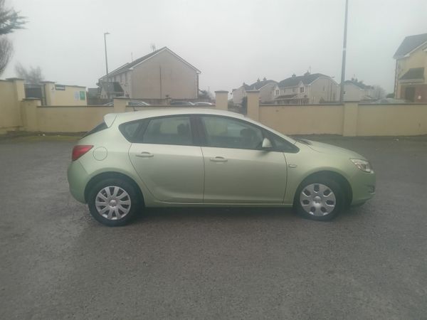 Vauxhall Astra 2011 1.6 petrol nct and tax