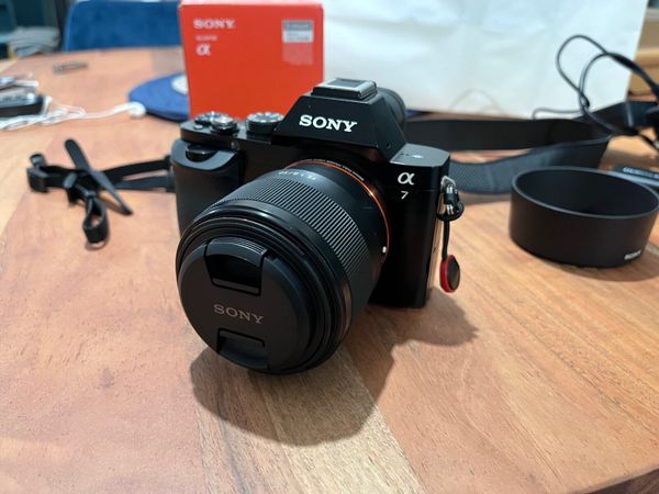 Sony A7 Full Frame camera and 50mm 1.8f lens