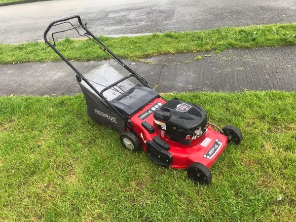Briggs and stration self drive lawnmower 22 inch