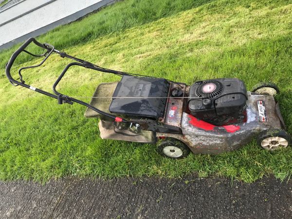 Briggs and stration self drive lawnmower