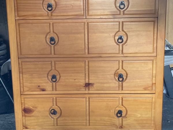 Chest of drawers