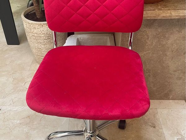 Beautiful Red Office Or Study Swivel Chair Deliver