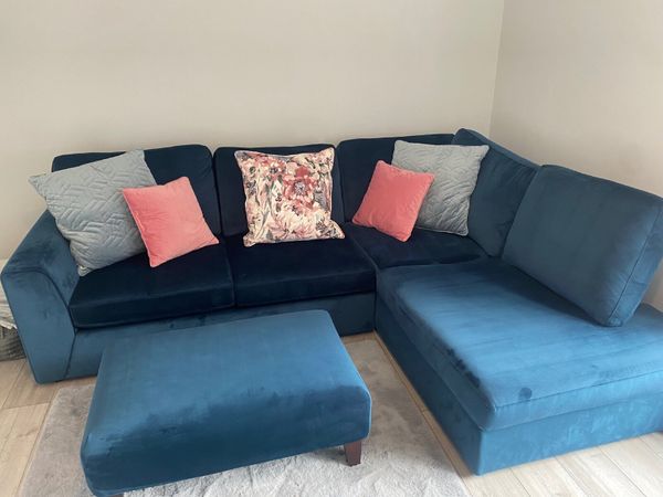 Corner couch, swivel chair and 2 footstools