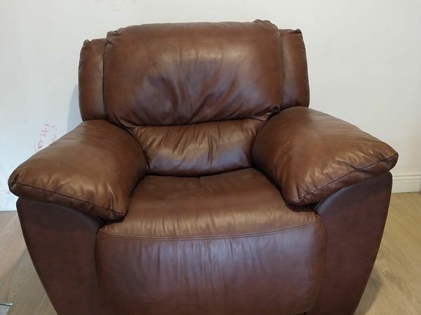 FREE!!3 Seater Recliner Sofa & 1 Recliner Armchair