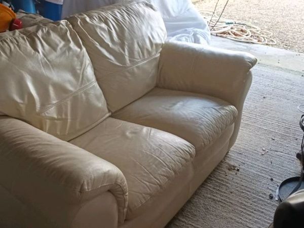 CHEAP  2 SEATER CREAM LEATHER Sofa Couch