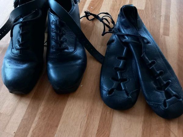 Irish dance hard shoes & poms