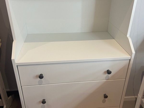 Cabinet with 3 drawers