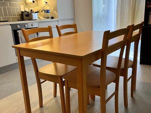 Dining table with 4 chair For  Sale