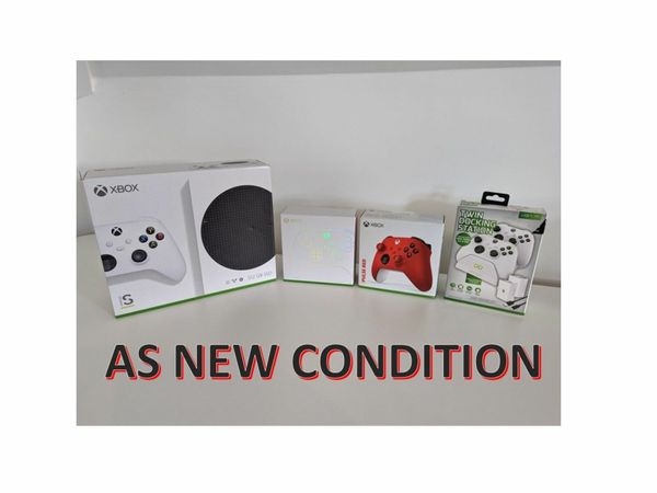 Xbox Series S + 2 Controllers + Charge station