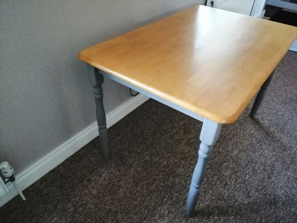 Kitchen/ Dining Table €200