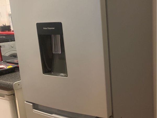 Logik Fridge Freezer with Water dispenser 60/40