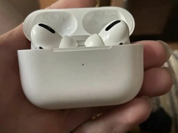 Apple air pods 2 (used)