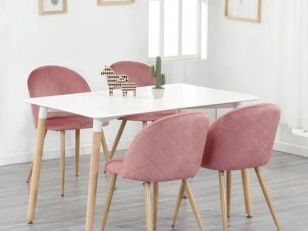 A SET OF 4 DINING CHAIRS WITH SOFT VELVET AND METAL FEET SUITABLE FOR KITCHEN DINING ROOM LIVING ROOM LOUNGE(PINK/GREEN/BLUE))
