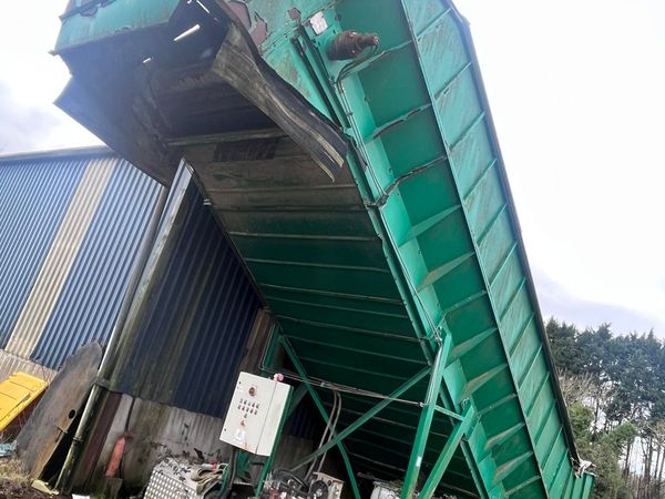 Truck loading elevator peat turf waste