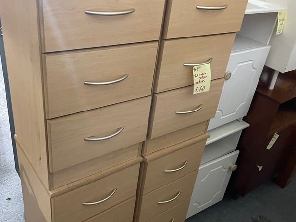 Bedside lockers €60 in pairs