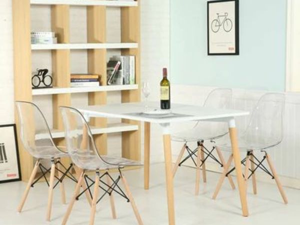 A SET OF 4 TRANSPARENT DINING CHAIRS MODERN PLASTIC CHAIRS CRYSTAL CHAIRS WITH WOODEN LEGS FOR KITCHEN LIVING ROOM DINING ROOM CHAIRS INCLUDED ONLY