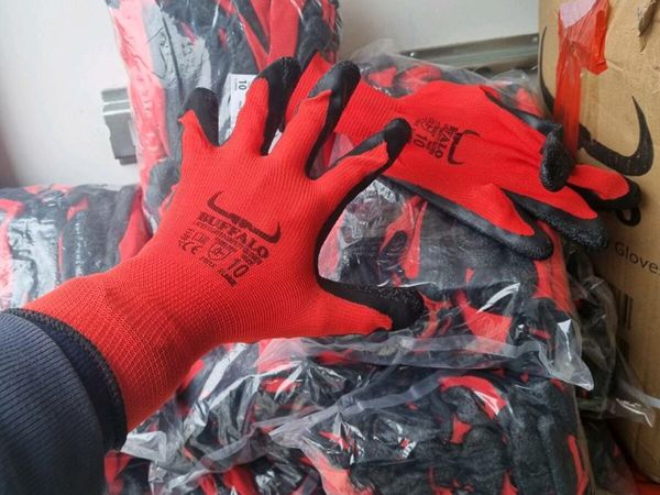 220 pairs of latex gloves size 10 170 euros