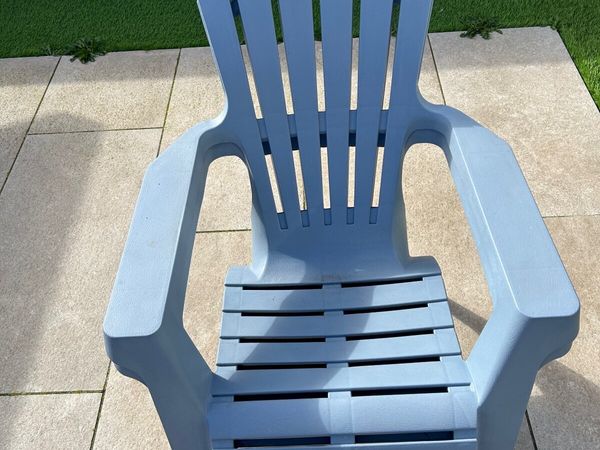 2. NEW. OUTDOOR. CHAIRS