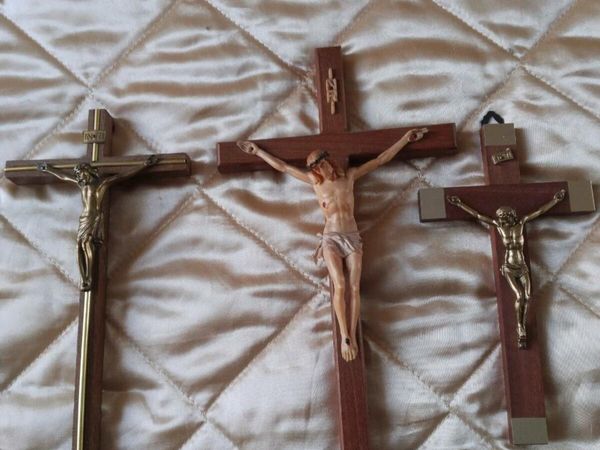 3.vintage Crucifix