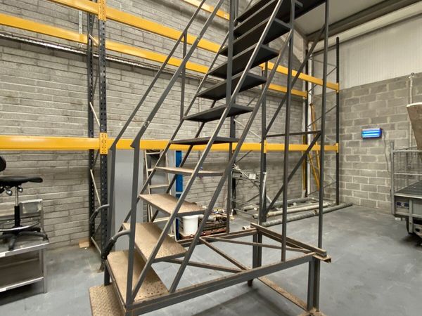 Mobile steel stair case