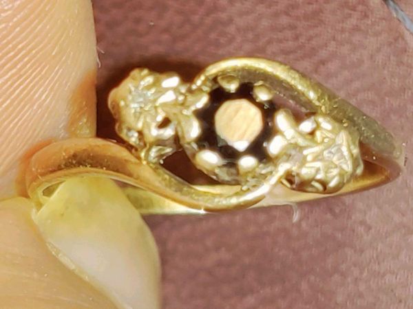 TWIST SAPPHIRE & DIAMOND'S, 9CT Gold Ring !