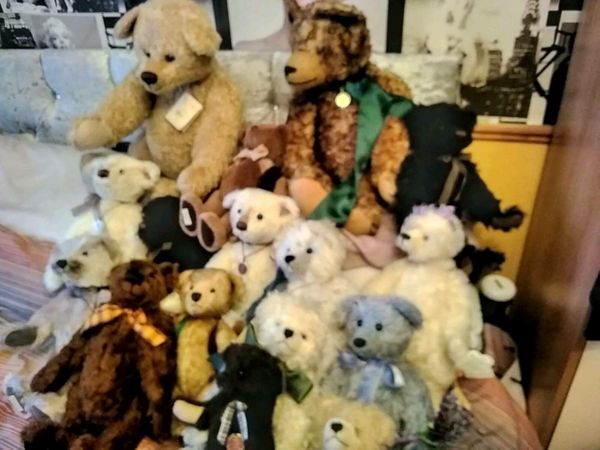 Steiff teddy bears 14 small 2 big 16 altogether