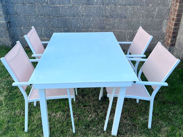 Outdoor Table and chairs