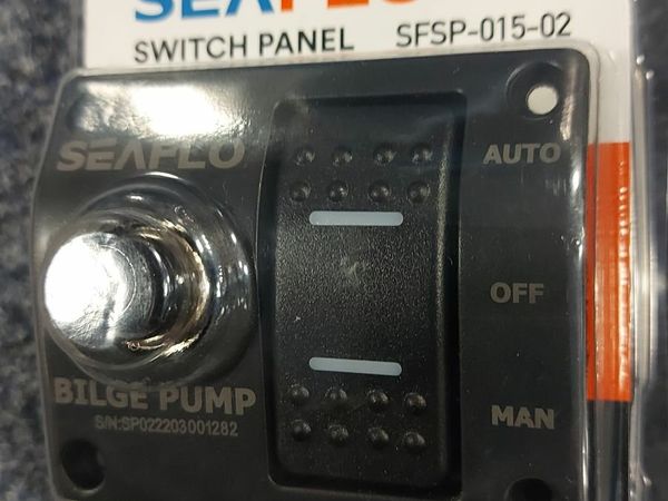 Bilge pump switch €21 automatic pump €44
