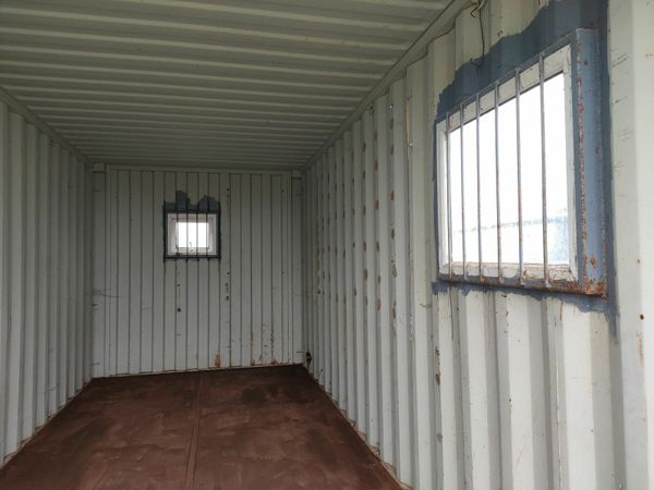 Shipping container good as new