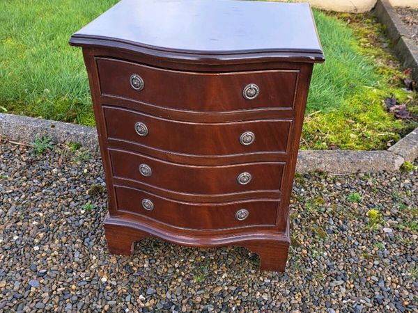 Small  cute chest of drawers