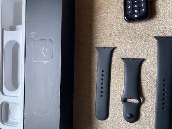 Apple Watch 5 44mm like new 👀 NIKE