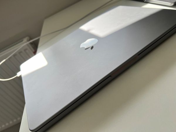 Apple 2021 MacBook Pro (14-inch, Apple M1 Pro)