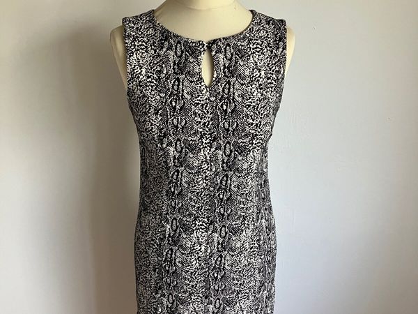 Black and white gallery dress