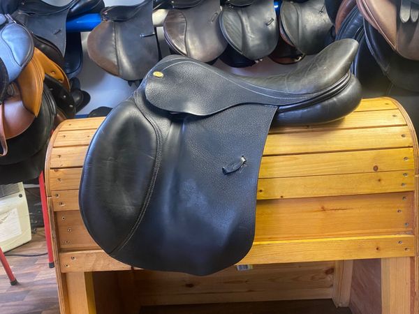 Eric Thomas black Leather jumping saddle
