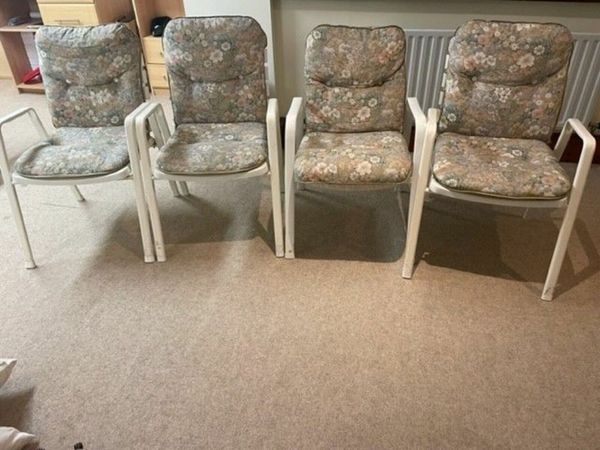 Set of 4 Garden Chairs with All in One Cushioned Back and Seat Covers