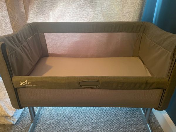 BRAND NEW Joie bedside cot