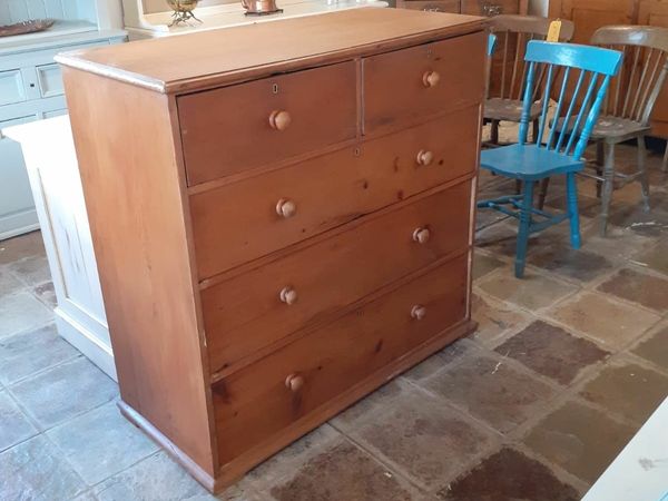 Large Victorian pine chest of drawers
