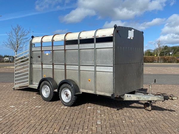 12 x5.10 cattle trailer