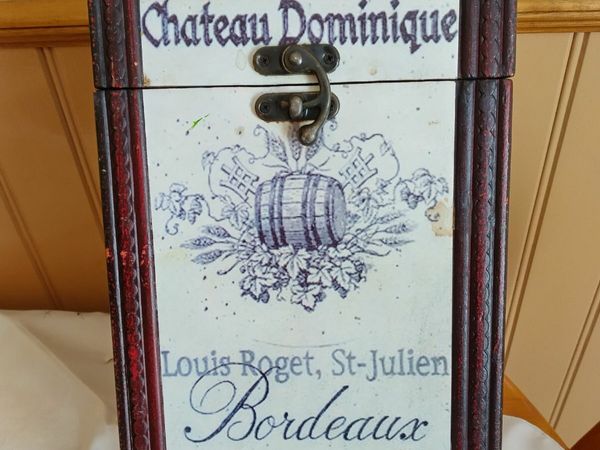 Double wine bottle holder