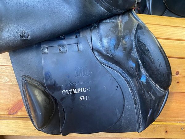 Olympic black  Leather jumping saddle