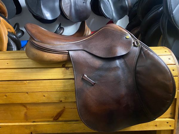 Terrys 17 brown Leather jumping saddle