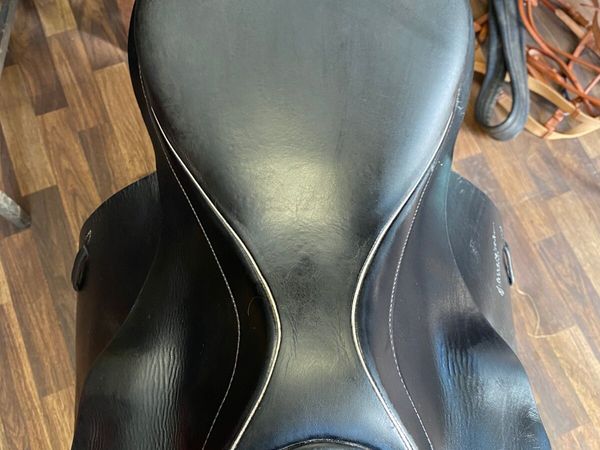 John Whitaker 18” Black leather saddle