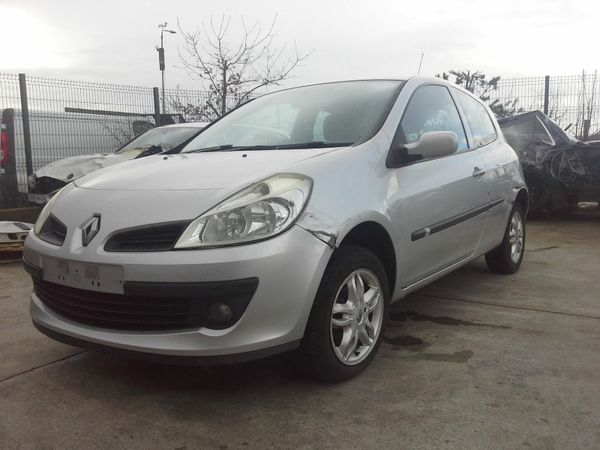 Renault Clio 1.5 dsl 5 speed for breaking (2008)