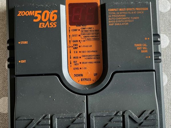 Zoom 506 bass guitar effects pedal