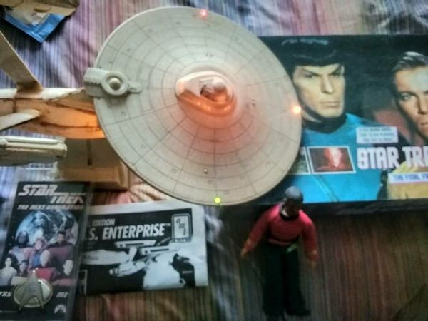 Star Trek ship and game and pin badge figure